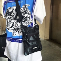 PALACE LIFE FLAT SACK retro hình bóng tam giác bù đắp túi vải nam và nữ gói chéo nhỏ - Túi của con người túi lv nữ