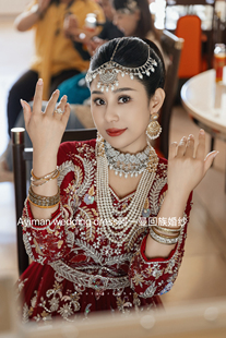 红色回族婚纱重工巴服沙丽楞哈v领显瘦带盖头收腰绑带回民出门服