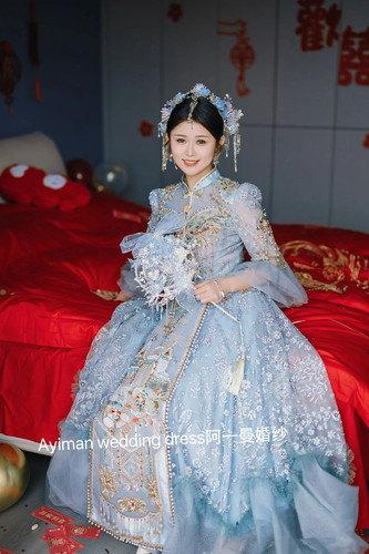 「出租」绣品莎拉金宝重工秀禾蓝色城堡公主出门服收腰蓝色礼服