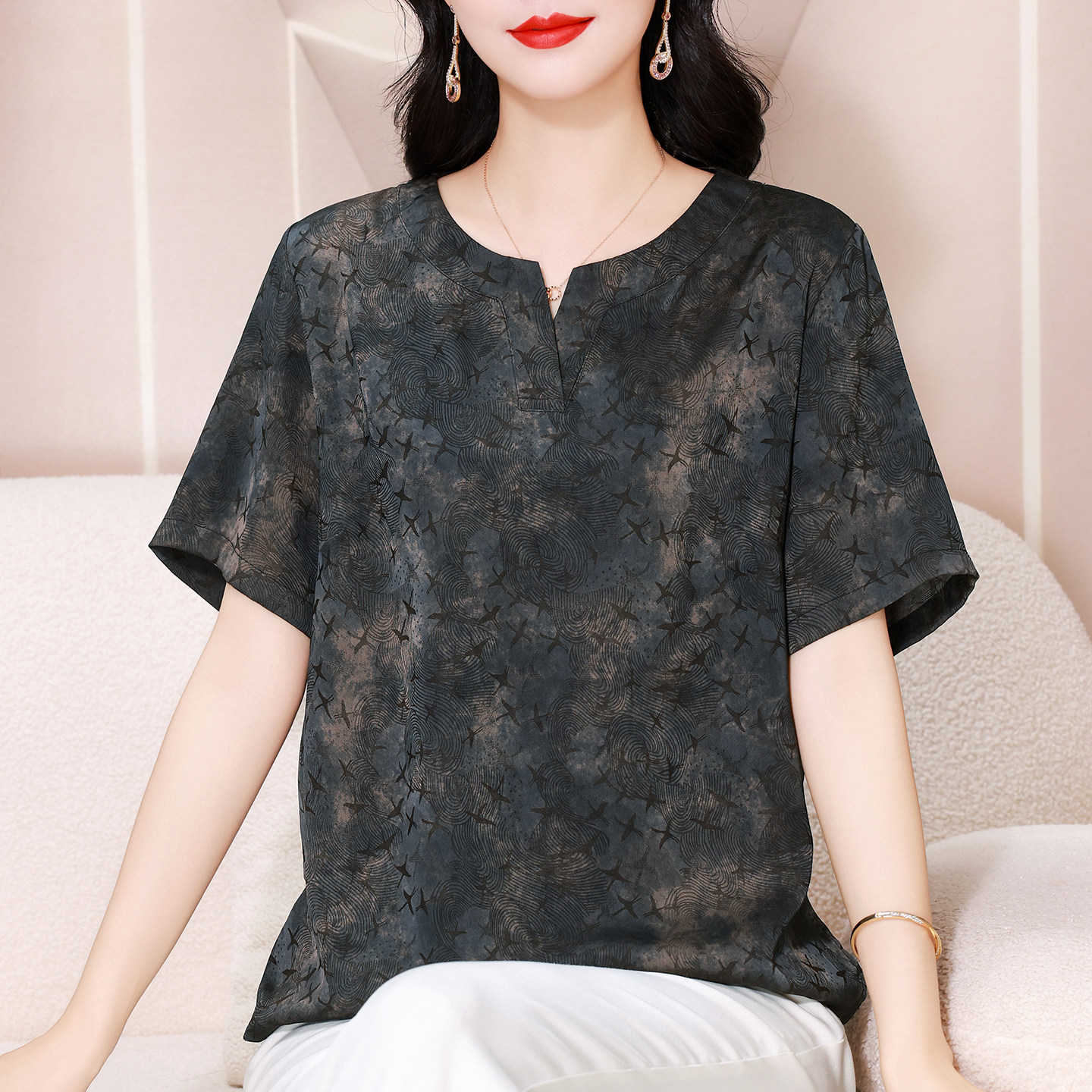 妈妈夏装高端真丝小衫女士短袖香云纱T恤中老年宽松大码衫上衣