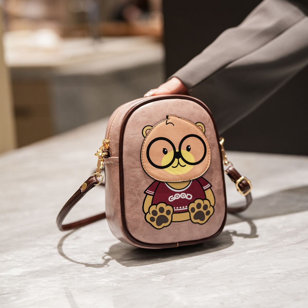 2025新款卡通小熊手机包女时尚百搭单肩斜挎包小众设计迷你小方包,箱包皮具/热销女包/男包,小方包,淘宝优惠券,粉丝福利购,淘宝优惠卷