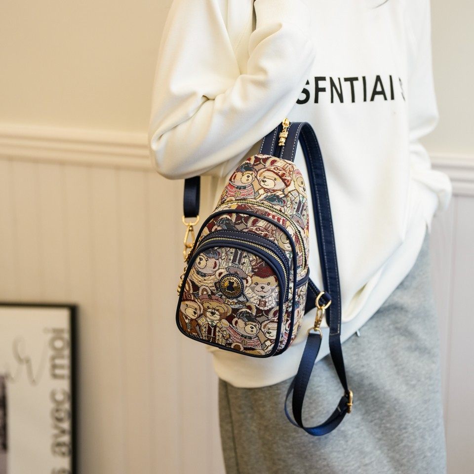 卡通小熊帆布胸包包女2025新款高级感ins小众百搭休闲单肩斜挎包,箱包皮具/热销女包/男包,通用款女包,淘宝优惠券,粉丝福利购,淘宝优惠卷