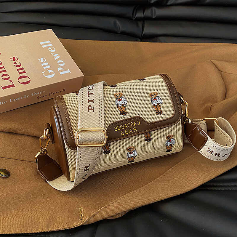 宽肩带小熊刺绣帆布女包2025新款高级感休闲简约枕头包单肩斜挎包,箱包皮具/热销女包/男包,通用款女包,淘宝优惠券,粉丝福利购,淘宝优惠卷