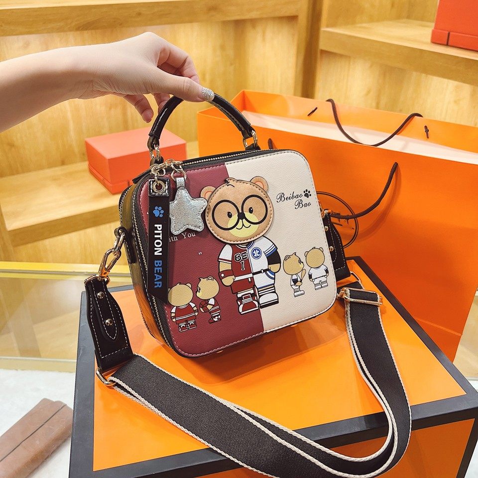 2026新款时尚休闲小方包百搭ins网红小众卡通撞色方盒单肩斜挎包,箱包皮具/热销女包/男包,小方包,淘宝优惠券,粉丝福利购,淘宝优惠卷