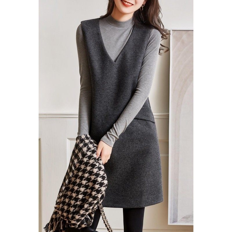 羊毛呢背心马甲连衣裙秋冬2023新款V领宽松复古马甲配大衣中长裙