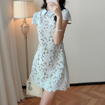 26新款 蓝色水溶蕾丝精致翻领微收腰连衣裙