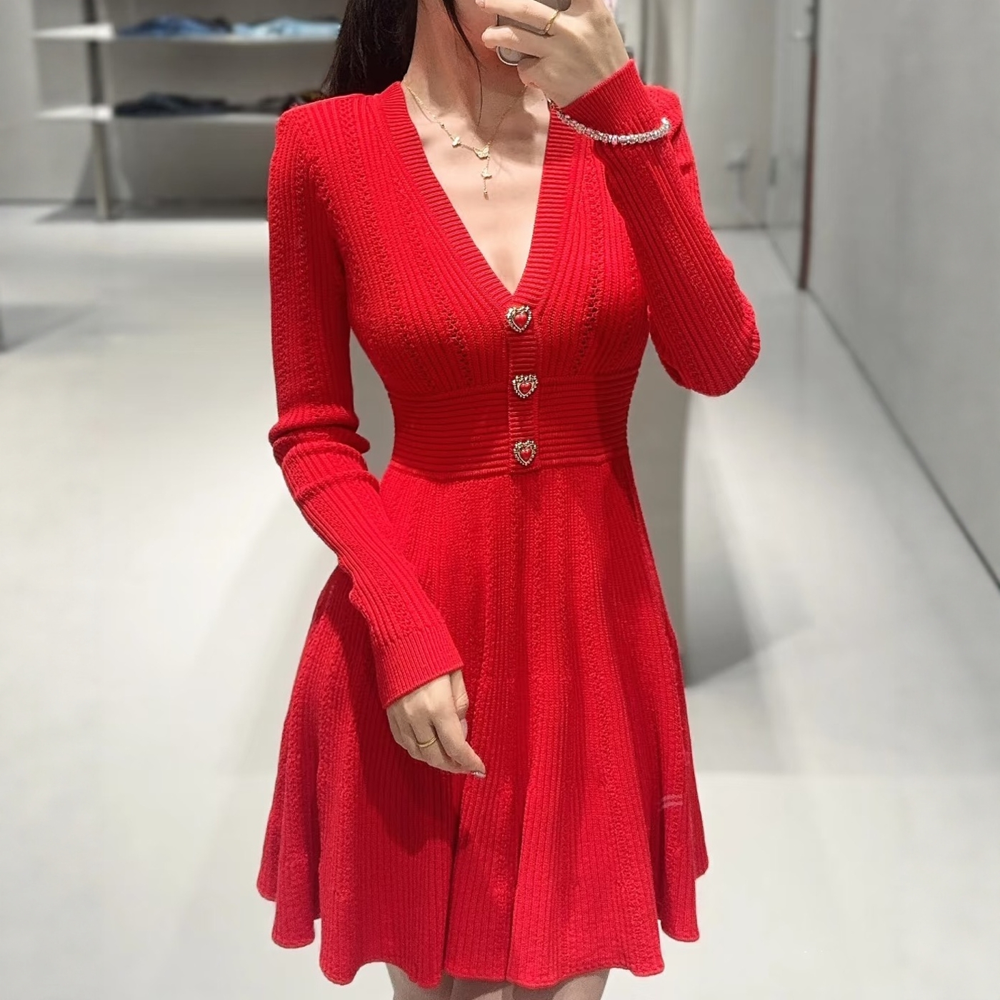 秋冬 魅惑红星型纽扣v领长袖平纹针织连衣裙