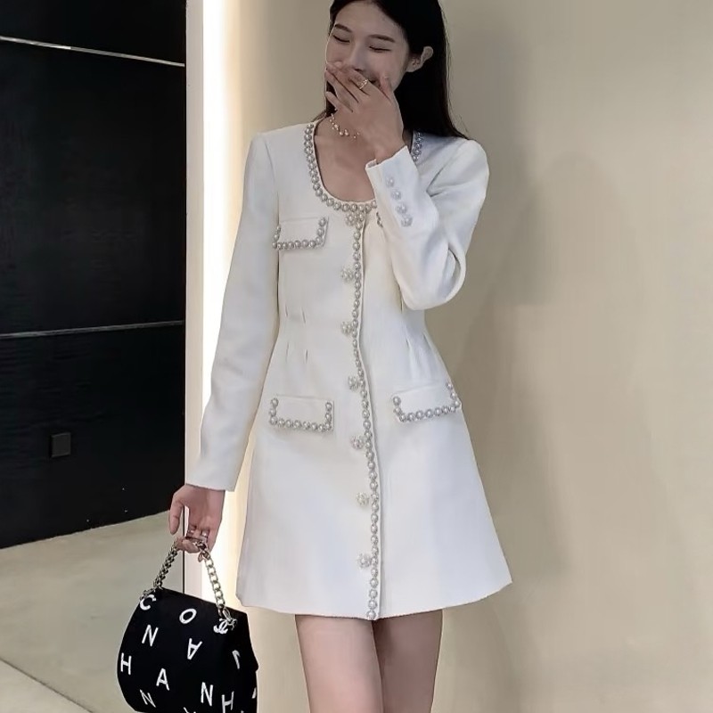 格格家 纯元秋冬款 白色大领圈粗花呢珍珠纽扣装饰长袖连衣裙