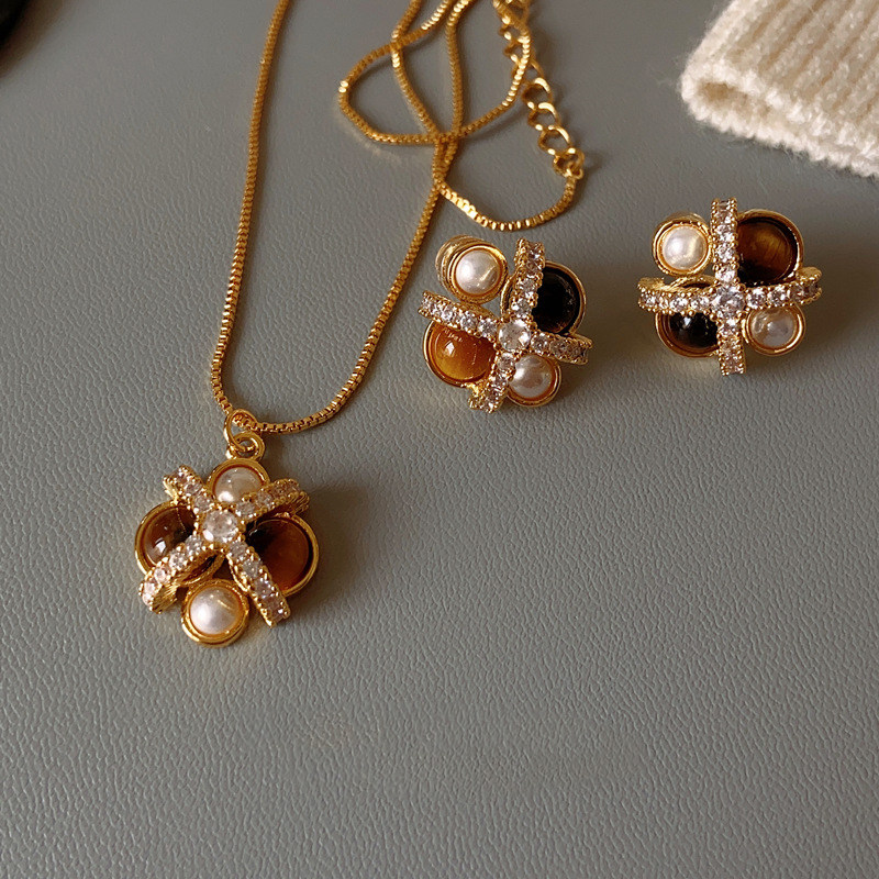 法式复古虎眼石珍珠四瓣花朵中古耳饰vintage高级感棕色耳钉耳环