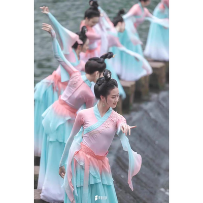 唤鱼清歌古典舞剧目飘逸仙气演出