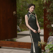 晴山设计蛇年如意刺绣双襟无袖 旗袍2025新日常收腰连衣裙阴木蛇蛇