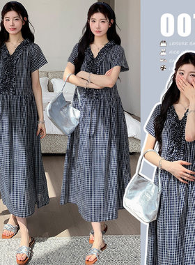 孕妇装夏装连衣裙新款孕妈妈法式穿搭木耳边V领格子长款裙子夏季