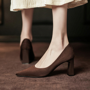 绒面粗跟高跟鞋女2026新款气质百搭不累脚职业工作鞋棕色尖头单鞋