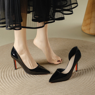 黑色职业工作高跟鞋女2025新款漆皮细跟红底尖头浅口气质侧空单鞋