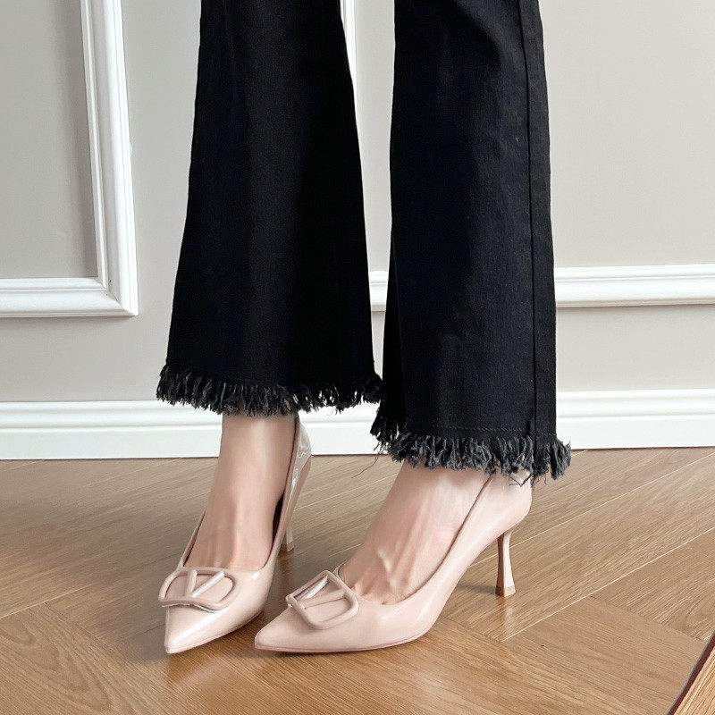 法式气质V扣高跟鞋女裸色2026新款绝美尖头百搭浅口细跟职业单鞋
