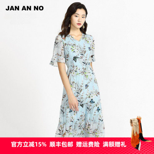 V领设计，浪漫印花，荷叶边袖口，飘逸浪漫