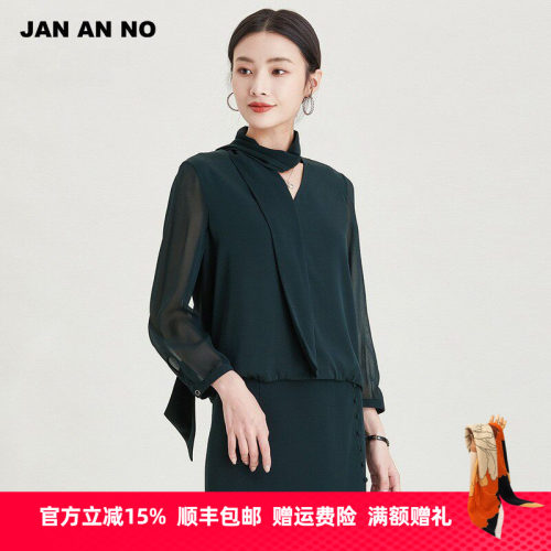 桑蚕丝面料，垂坠顺滑，挂脖V领设计