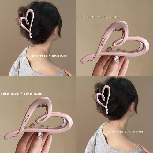 心动藕粉色~爱心字母抓夹