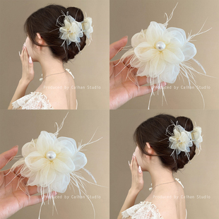 白茶清欢~气质泡泡纱花朵抓夹法式温柔风羽毛鲨鱼夹中号旅行发卡