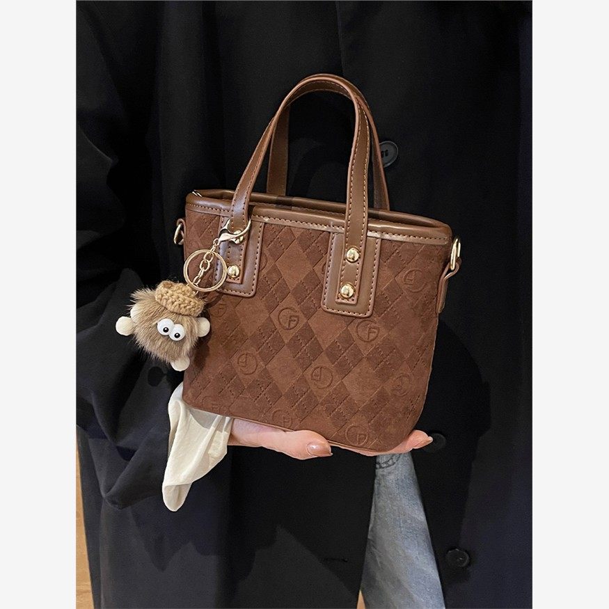 冬季时尚百搭手提水桶包女士2025新款复古高级感单肩包通勤斜挎包,箱包皮具/热销女包/男包,水桶包,淘宝优惠券,粉丝福利购,淘宝优惠卷