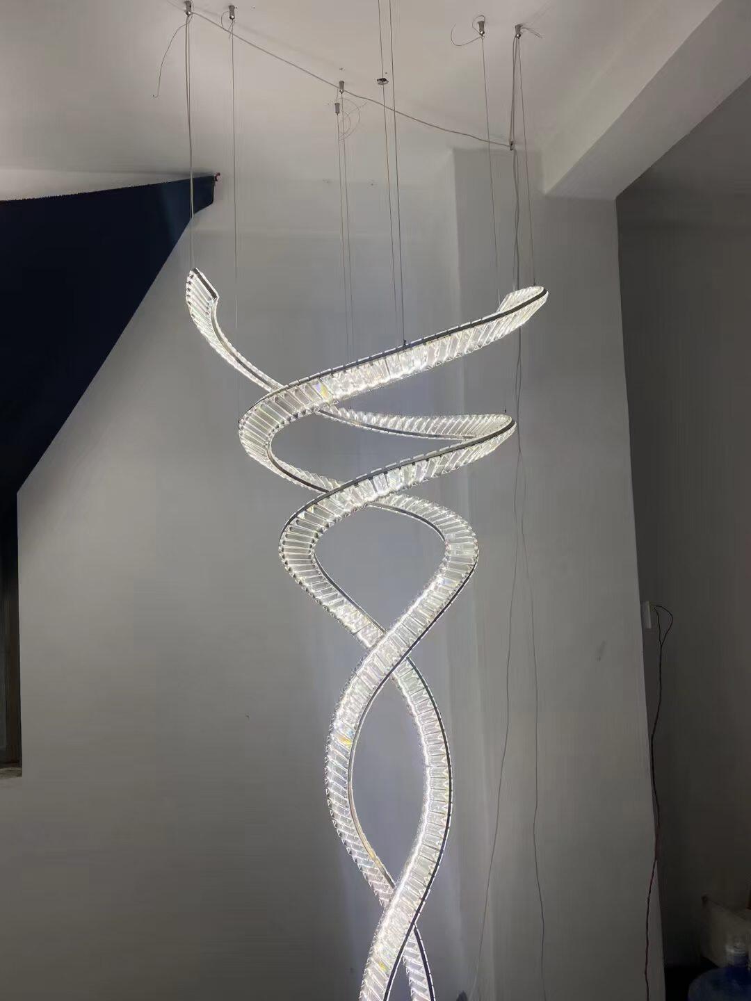 别墅挑空客厅大吊灯设计师轻奢艺术楼梯间复式楼大气水晶飘带吊灯