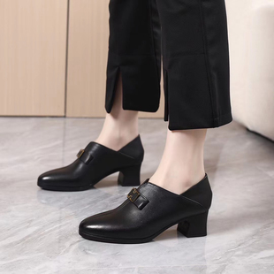 凤飞飞女鞋2023秋季新款单鞋真皮尖头一脚蹬中跟粗跟深口鞋工作鞋