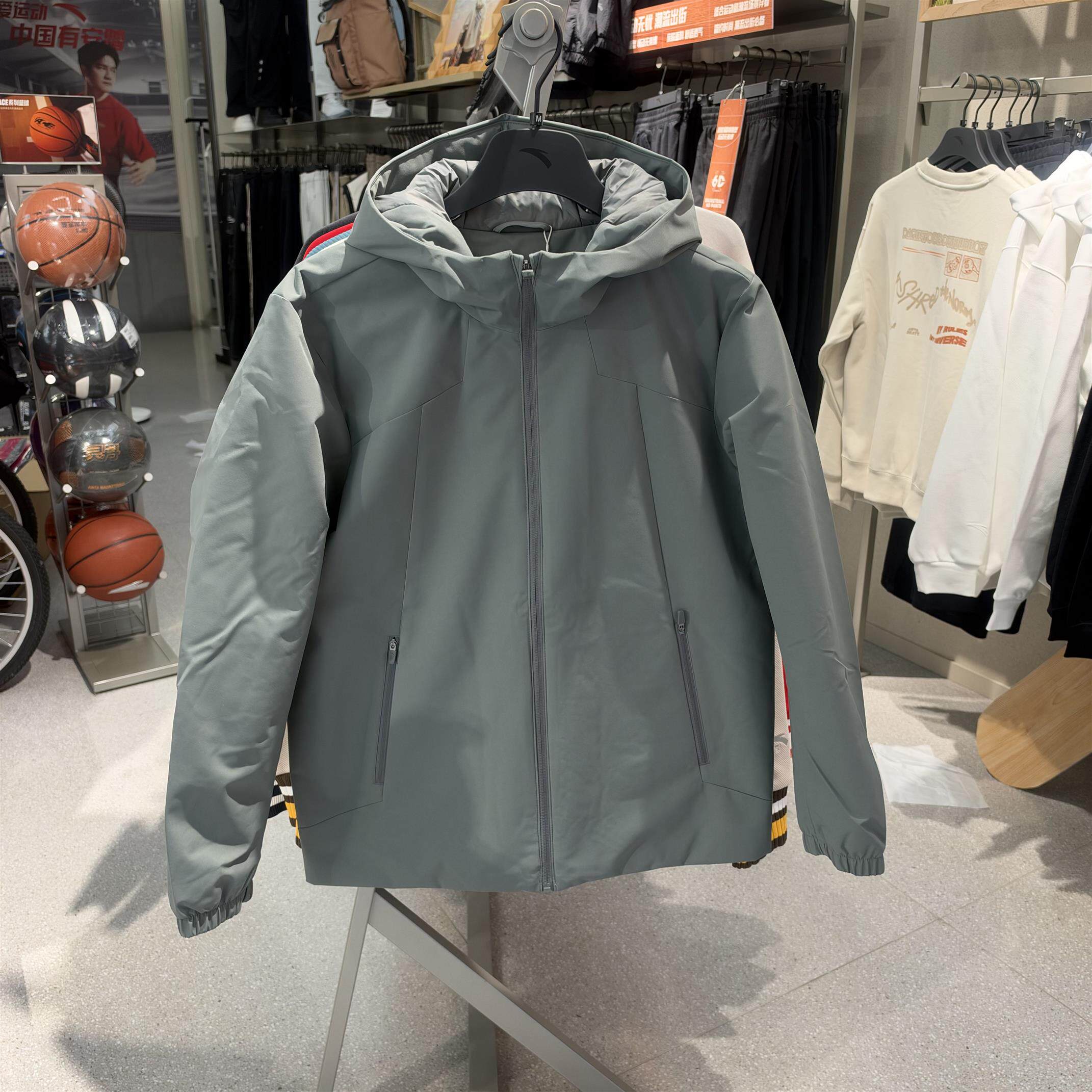 安踏男子2026冬新款连帽防泼水综训保暖运动羽绒服152647923