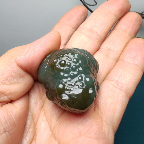 和田玉且末蓝调青蛙文玩摆件