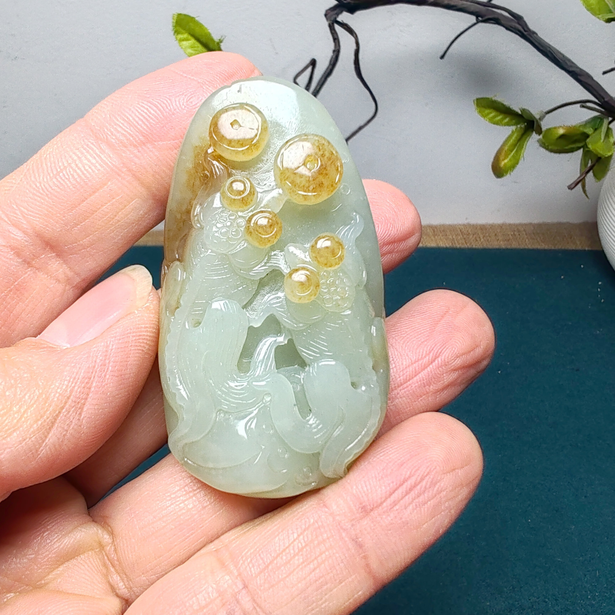 鸿运当头新疆和田玉且末糖青白玉双金鱼荷叶莲蓬吊坠挂件小手把件