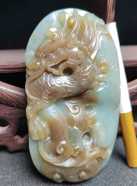 龙把件和田玉苍龙献瑞青白糖玉