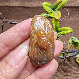 新疆和田玉且末糖玉蜘蛛吊坠挂件苏工油润细腻男女国风喜从天降