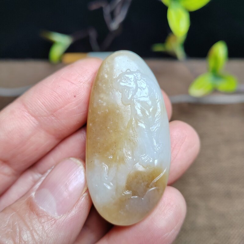 虎虎生威新疆和田玉且末糖白玉老虎山水意境吊坠挂件男女款式玉石