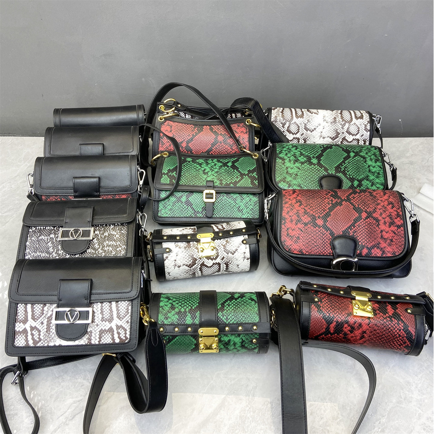 ~超值亏本清仓款~头层牛皮小方包腋下包圆筒包头层牛皮单肩斜跨包,箱包皮具/热销女包/男包,小方包,淘宝优惠券,粉丝福利购,淘宝优惠卷