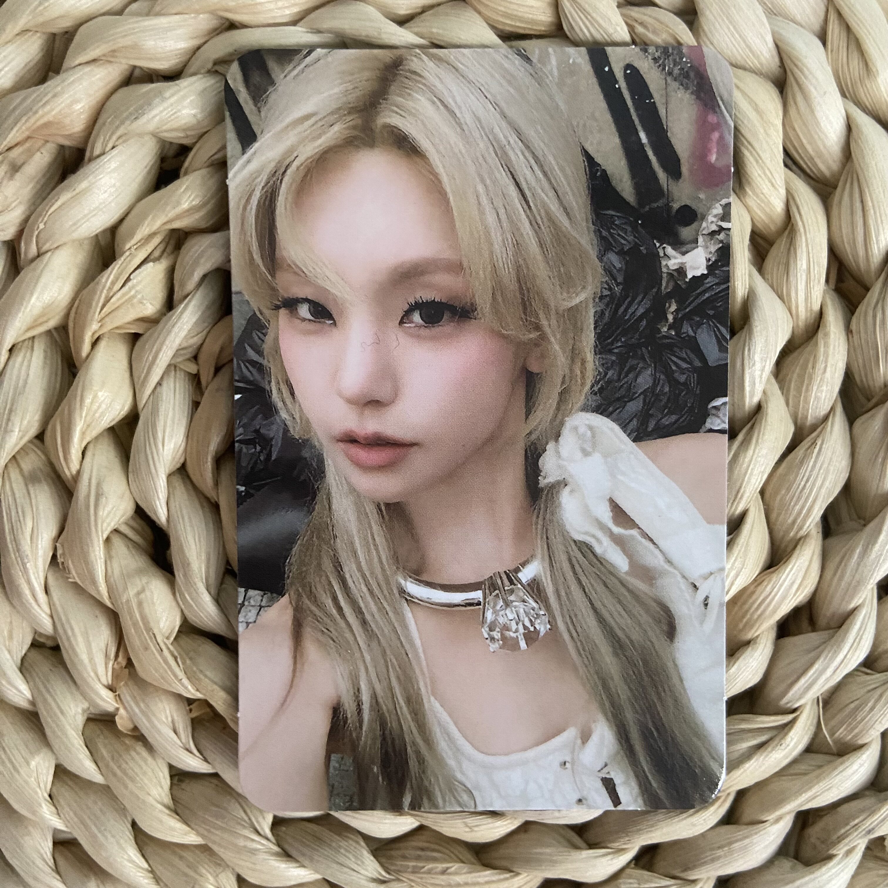 ITZY 黄礼志磁带版专卡 TUNNEL VISION 官方专辑配置小卡 - 实物图