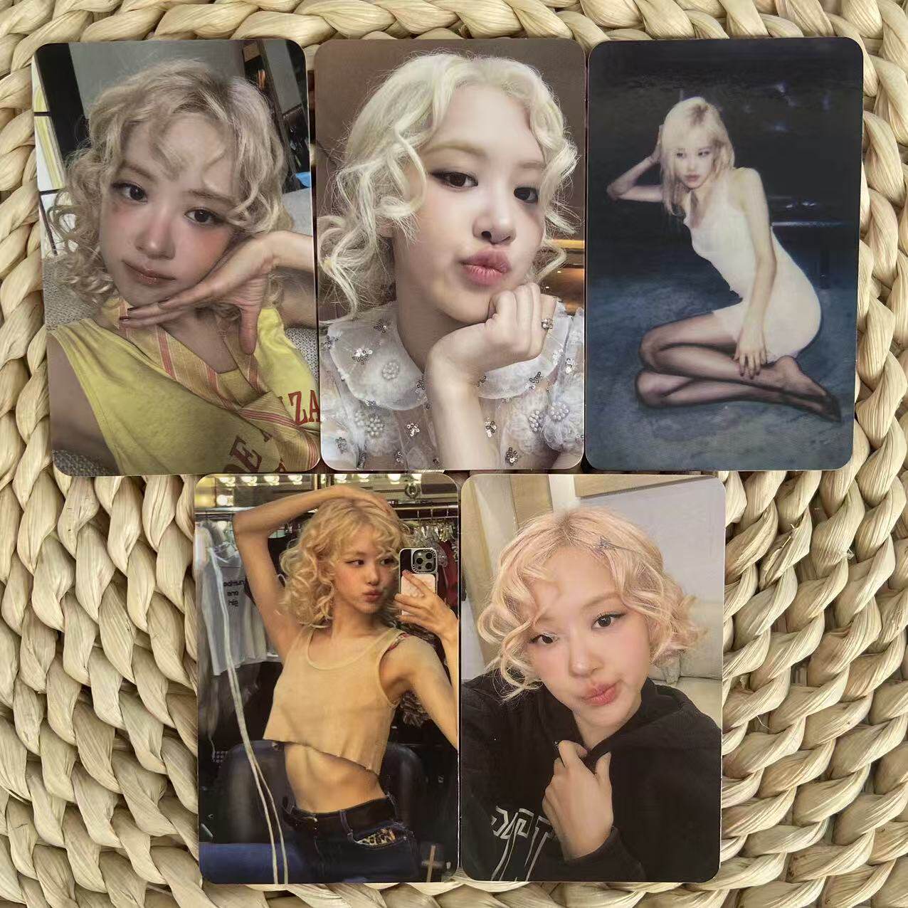 BLACKPINK朴彩英日本塔店特典卡图片