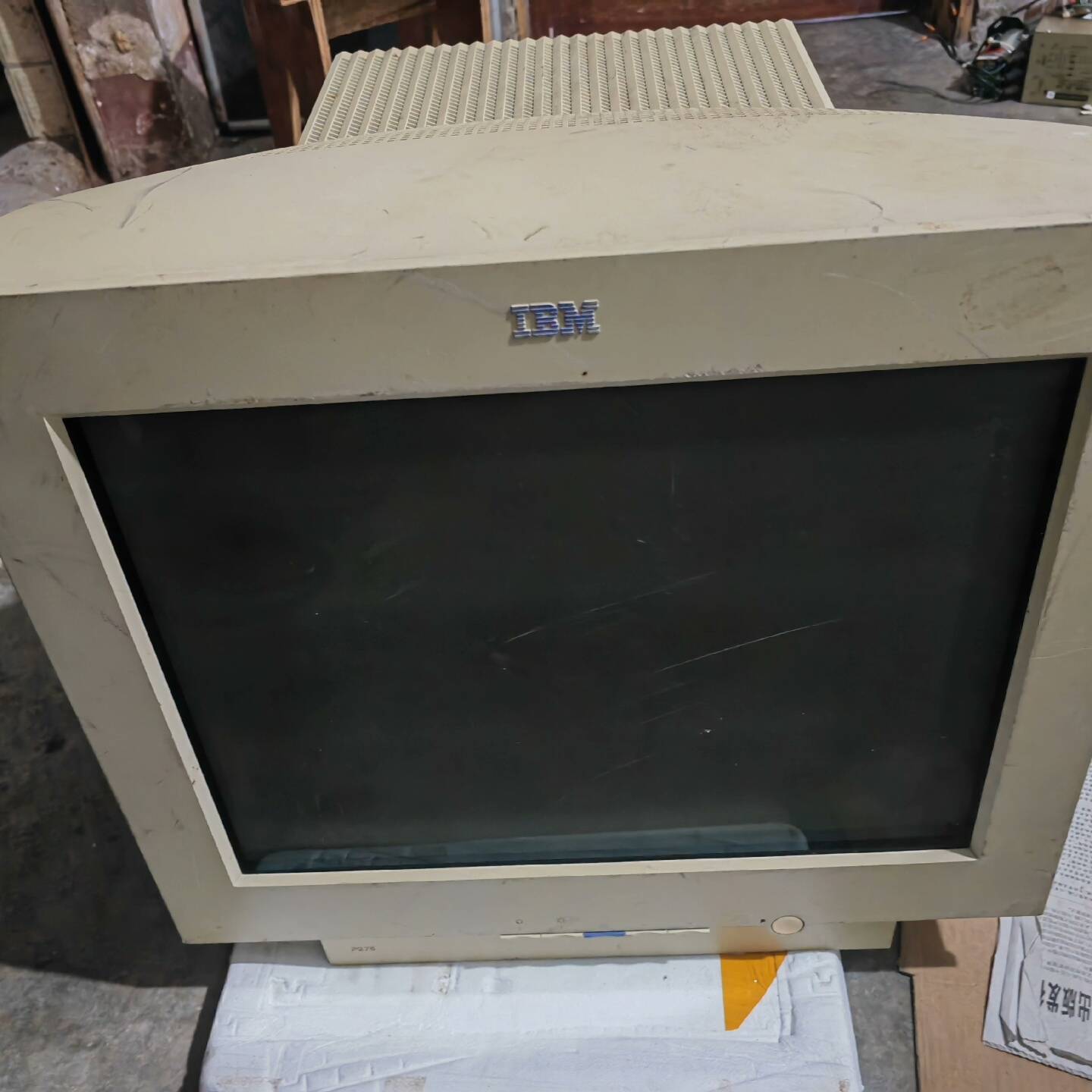 可维修IBM CRT IBM P275 CRT，显示器显示器通电图片