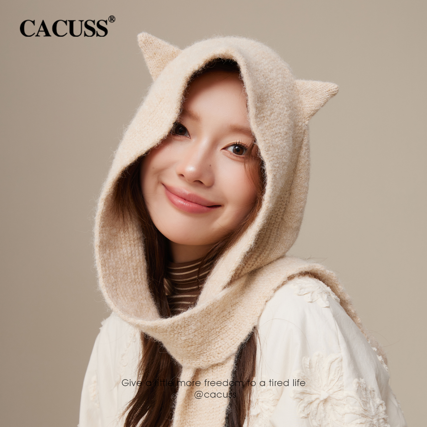 CACUSS冬季含羊毛一体连帽围巾女