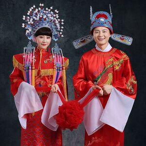 女驸马中式婚礼新郎凤冠霞披
