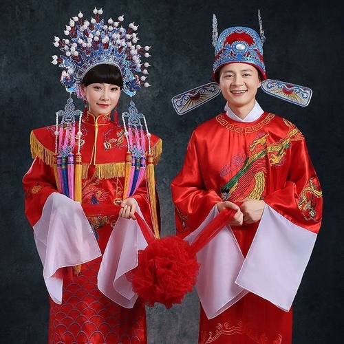 女驸马中式婚礼新郎凤冠霞披