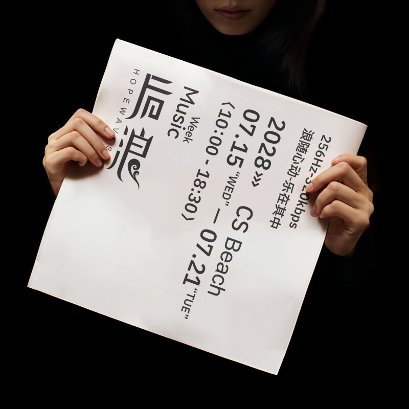 1款SD女士手拿宣传海报广告VI样机作品集展示logo提案贴图效果图图片
