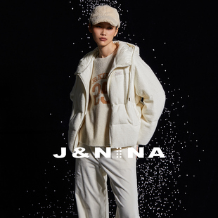 J&NINA捷恩尼纳 2025冬季新品插肩袖连帽抽绳呢料短款鹅绒羽绒服