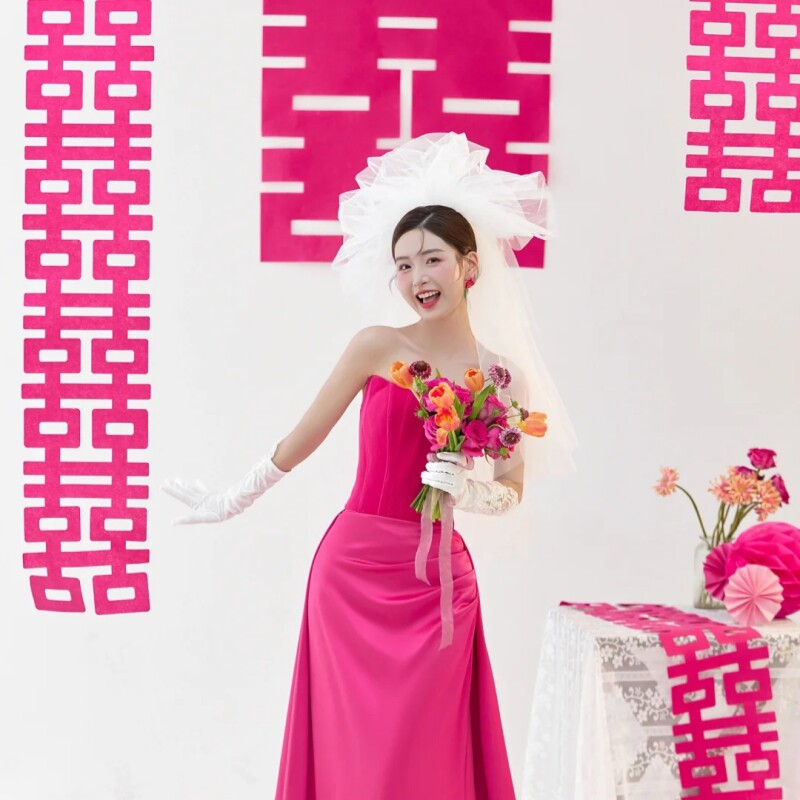 玫红喜字长条婚房装饰