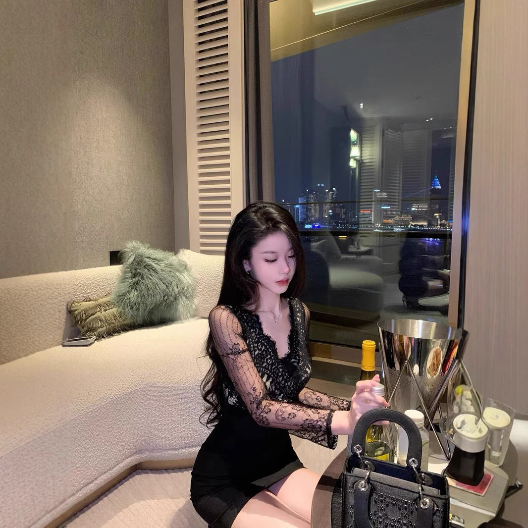 杜总家 能给你的只有感觉*原创冷御大姐姐蕾丝拼接生日秋冬连衣裙