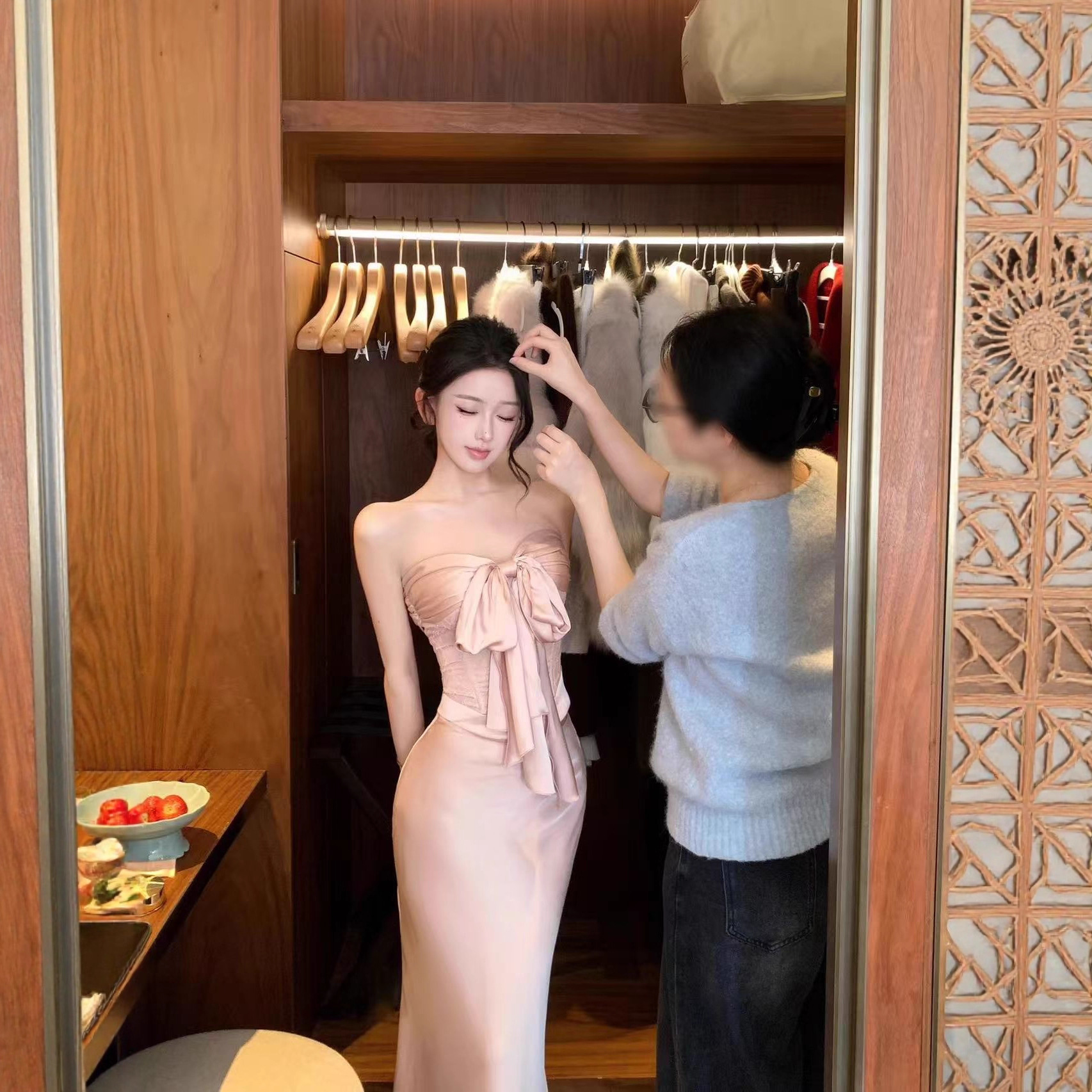 JAYKY YANG莉莉丝蕾丝鱼骨蝴蝶结抹胸高腰锻面鱼尾半裙两件套