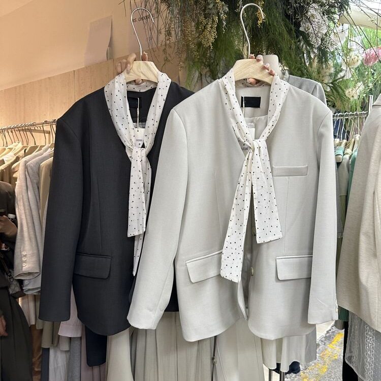 2026春季通勤百搭西装女韩版宽松拼接波点围巾中长款气质百搭外套