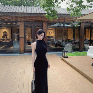 双十一10/20 20:00JAYKY YANG 针织挂脖连衣裙