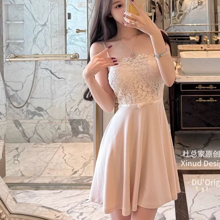 杜总家 人比桃花娇*原创氛围感纯欲温柔蕾丝气质吊带连衣裙女