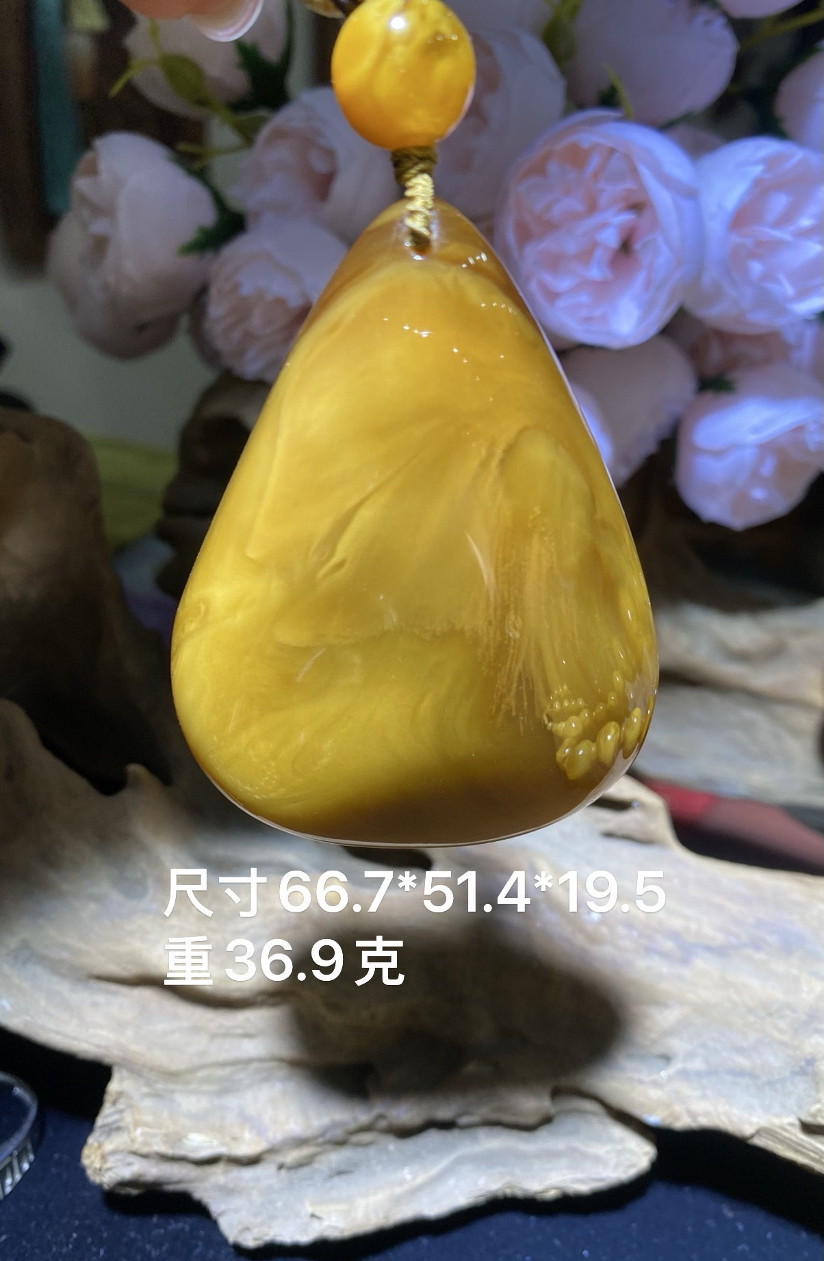 缅甸琥珀，老蜜蜡随形吊坠，品质超棒。