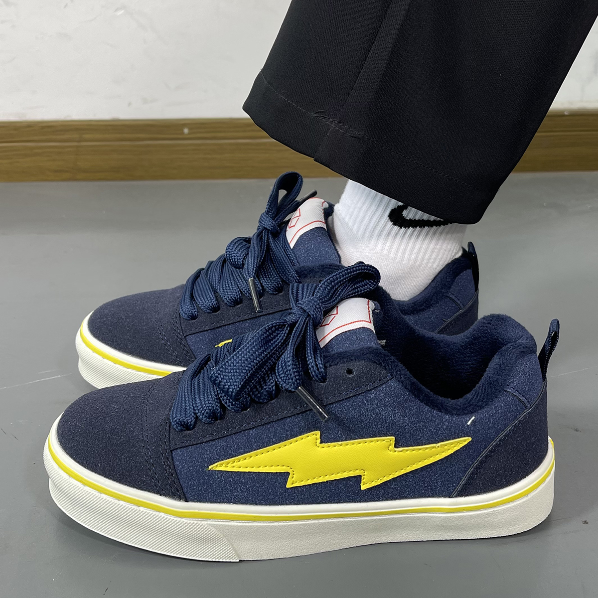 冬季新款加绒保暖男鞋休闲板鞋