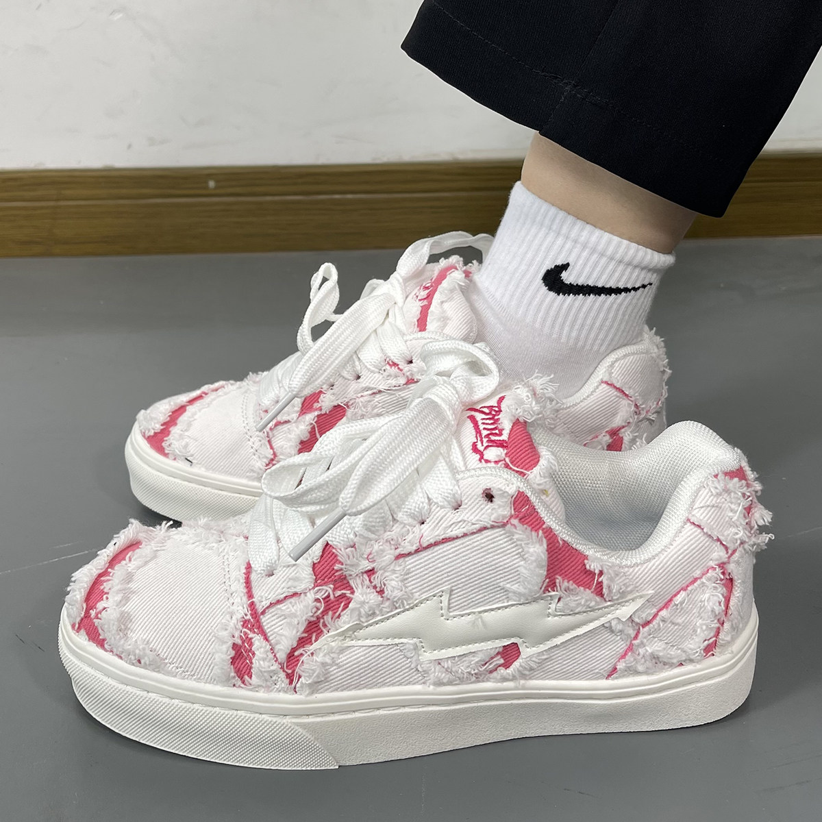 国潮男鞋小众闪电板鞋男女学生百搭休闲鞋ins超火情侣运动面包鞋,流行男鞋,休闲板鞋,淘宝优惠券,粉丝福利购,淘宝优惠卷